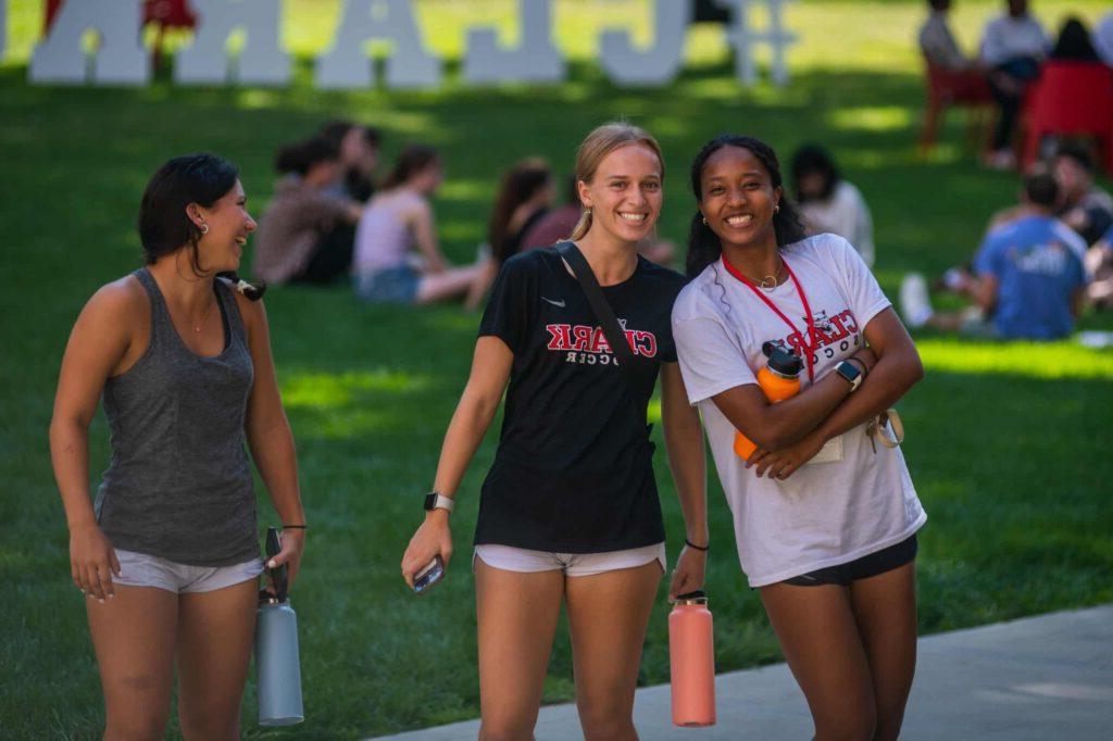 Women's soccer players assisting new students during move-in